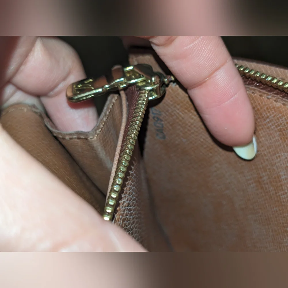 VINTAGE 1997 LOUIS VUITTON MONOGRAM LONG WALLET - Picture 2 of 14